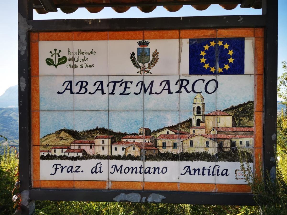 Mansarda Fiorita Acomodação com café da manhã Abatemarco Exterior foto
